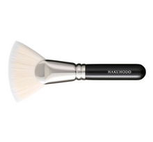 Load image into Gallery viewer, HAKUHODO F1521 Ougi Duo Flat (4mm) Foundation Brush Synthetic fiber