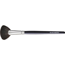 Load image into Gallery viewer, HAKUHODO F6131N Highlighter Brush Ougi short and fan shaped Blue squirrel &amp; Synthetic fiber
